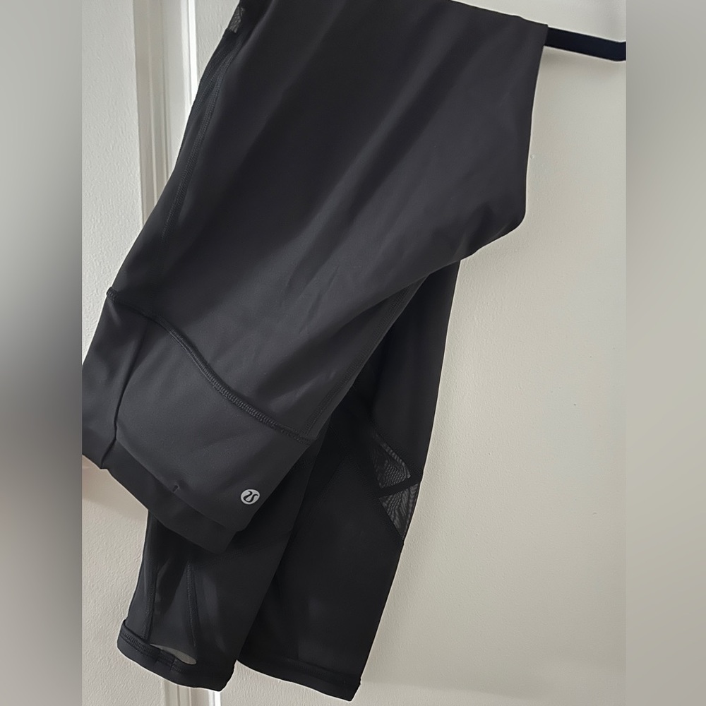 Lululemon Athletica size 10 Black Leggings with Mesh Side Panels